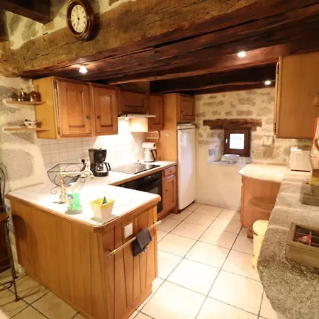 Nyaraló Maison De Charme Avec Piscine Privee Chauffee, Sauna, Et Jardin Clos Dans La Chataigneraie Cantaliens - Fr-1-742-398 Omps