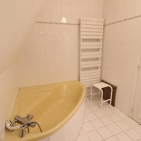 Maison De Charme Avec Piscine Privee Chauffee, Sauna, Et Jardin Clos Dans La Chataigneraie Cantaliens - Fr-1-742-398 *